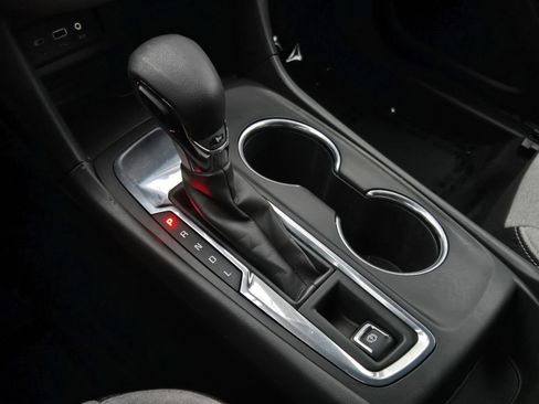 Used 2022 Chevrolet Equinox LS image 17