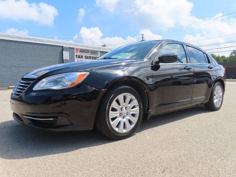 Used 2013 Chrysler 200 LX FWD image 4