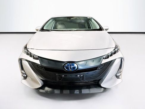 Used 2020 Toyota Prius Prime Limited image 2