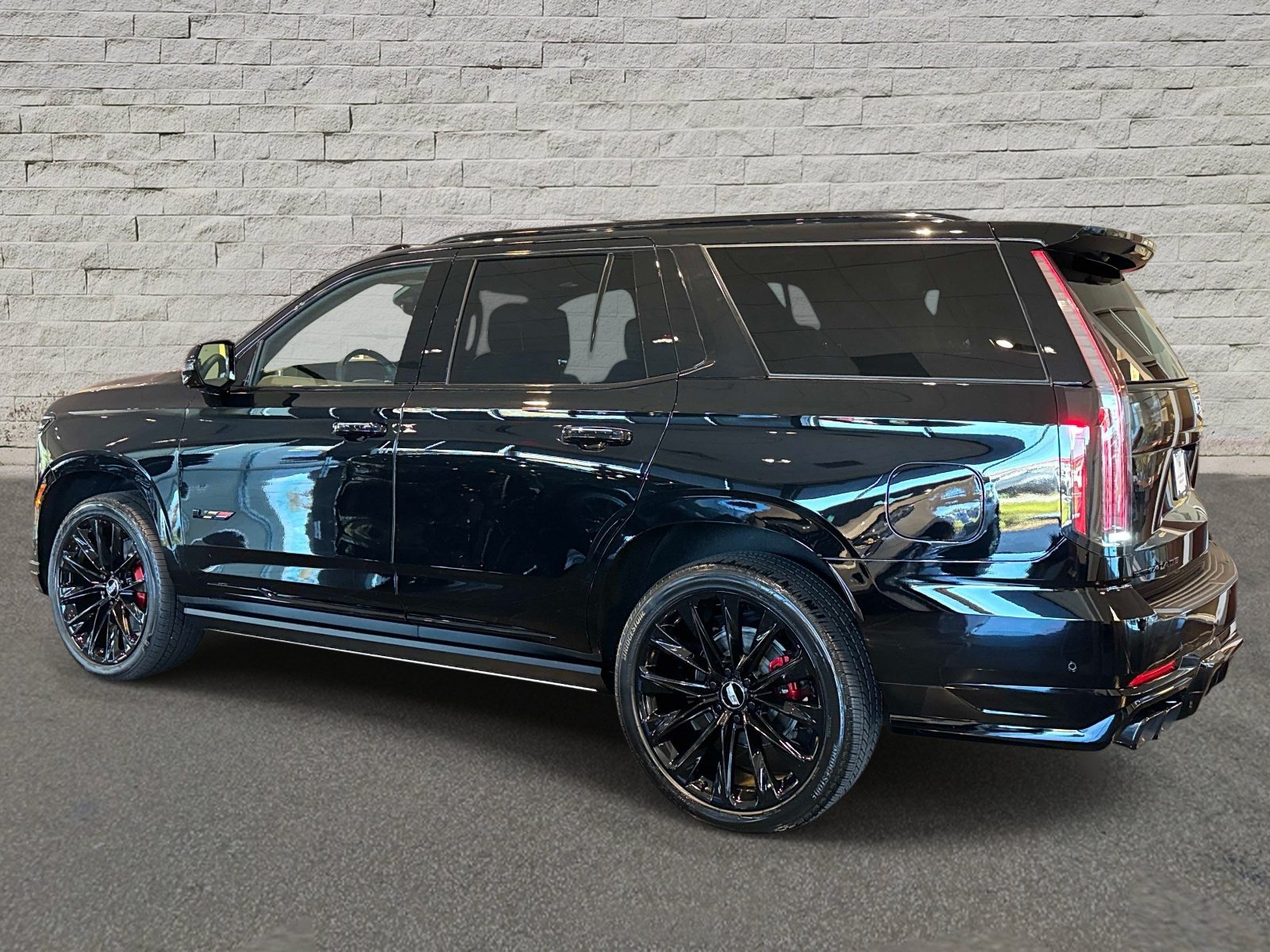 Used 2026 Cadillac Escalade V w/ LPO, ONYX Package AWD/4WD image 3