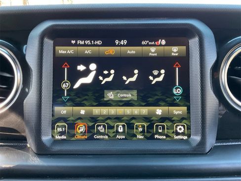 Used 2021 Jeep Wrangler Unlimited Sahara image 24