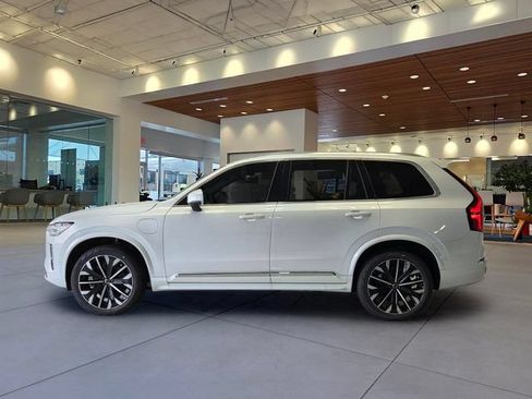 New 2026 Volvo XC90 T8 Plus w/ Protection Package Premier AWD/4WD image 2