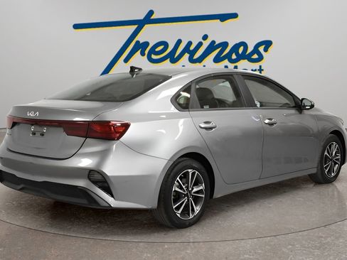 Used 2024 Kia Forte LXS image 2