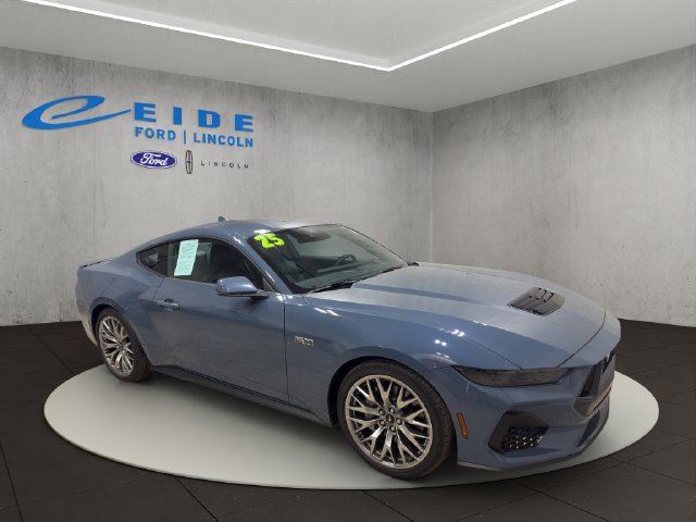 Used 2025 Ford Mustang GT Premium RWD image 5
