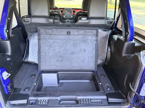 Used 2018 Jeep Wrangler Unlimited Rubicon w/ Dual Top Group AWD/4WD image 24