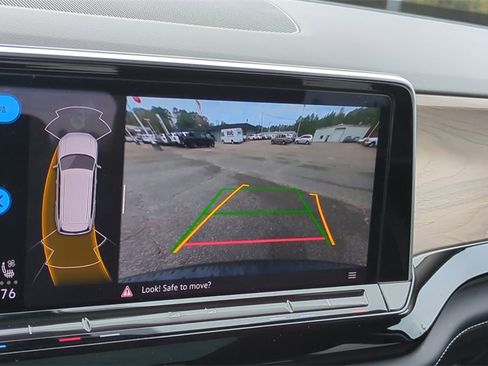 Used 2024 Volkswagen Atlas SE image 25