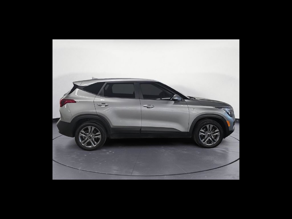 Used 2023 Kia Seltos LX AWD/4WD image 7
