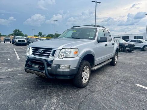 Used 2010 Ford Explorer Sport Trac XLT AWD/4WD image 4
