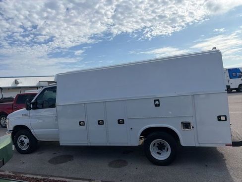 Used 2023 Ford E-450 and Econoline 450 Super Duty w/ Power Windows & Locks Group RWD image 8