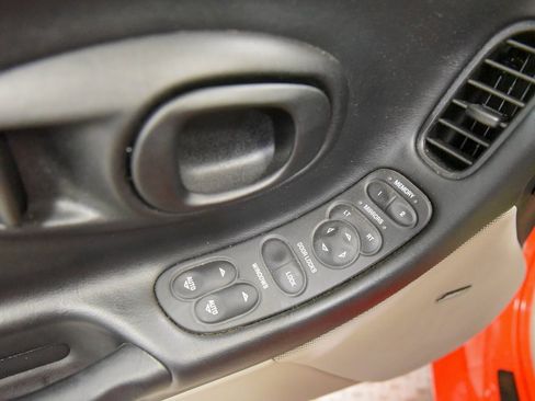 Used 2004 Chevrolet Corvette Coupe w/ Roof Package image 15