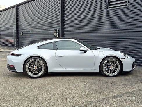 Used 2025 Porsche 911 Carrera image 8