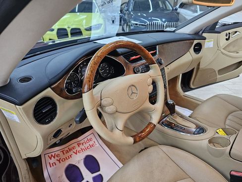 Used 2006 Mercedes-Benz CLS 500 w/ Premium Pkg image 19