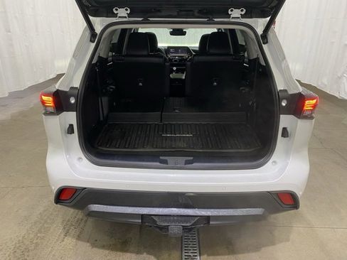 Used 2023 Toyota Highlander Limited image 13