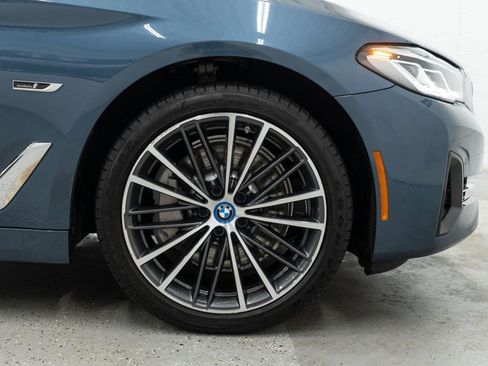 Used 2023 BMW 530e xDrive w/ Premium Package image 41