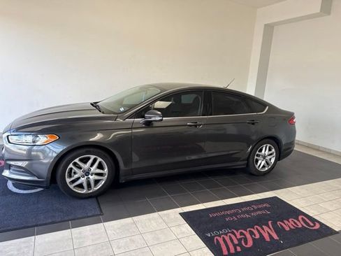 Used 2015 Ford Fusion SE FWD image 1