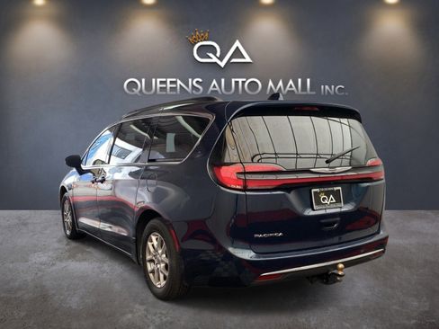 Used 2022 Chrysler Pacifica Touring-L FWD image 4