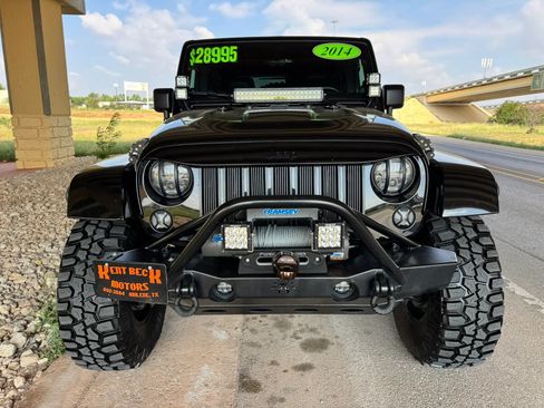 Used 2014 Jeep Wrangler Unlimited Sahara w/ Connectivity Group AWD/4WD image 8