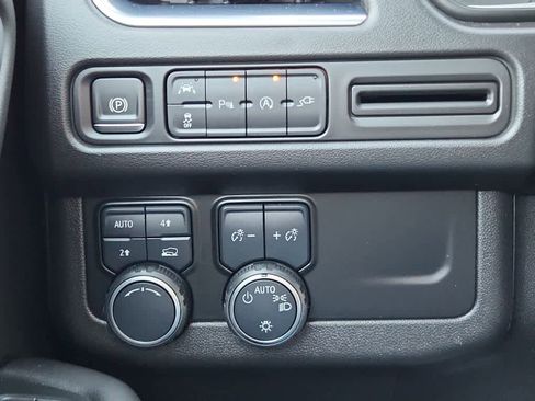 Used 2021 Chevrolet Suburban RST w/ Luxury Package image 20