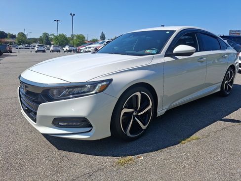 Used 2018 Honda Accord Sport image 3