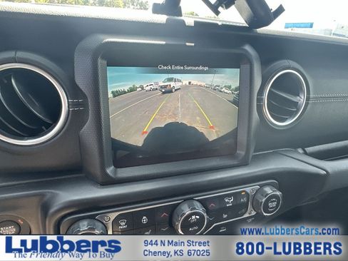 Used 2022 Jeep Wrangler Unlimited Sahara w/ Cold Weather Group AWD/4WD image 16