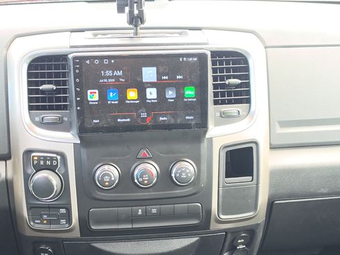 Used 2018 RAM 1500 Classic SLT AWD/4WD image 14