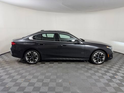 Used 2026 BMW 530i RWD image 8