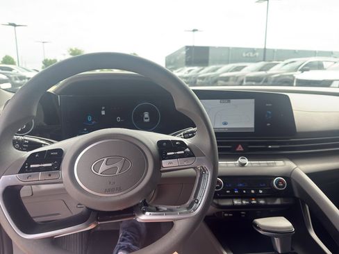 Used 2024 Hyundai Elantra SEL FWD image 14