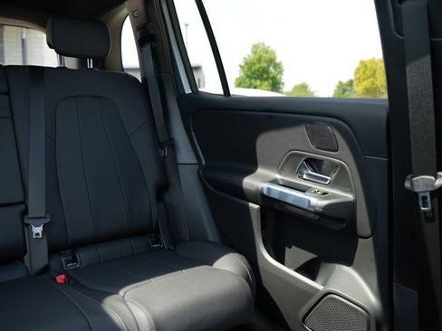 Used 2026 Mercedes-Benz GLB 250 4MATIC image 37