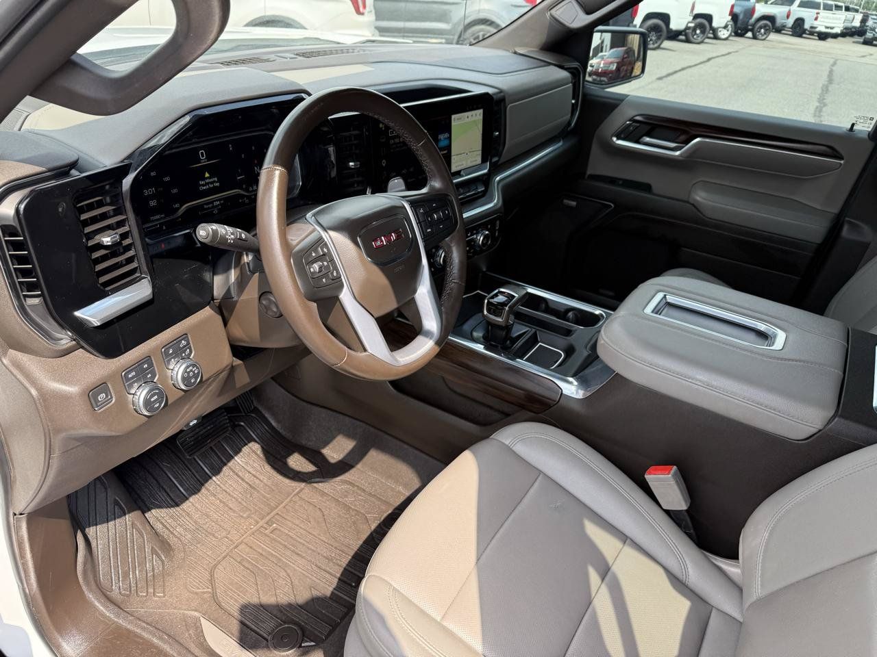 Used 2022 GMC Sierra 1500 SLT w/ SLT Premium Package AWD/4WD image 14