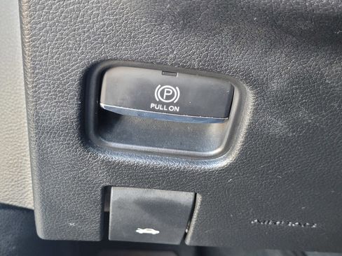 Used 2023 Jeep Grand Cherokee L Laredo image 30