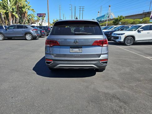 Used 2023 Volkswagen Taos SE w/ Panoramic Sunroof Package FWD image 6