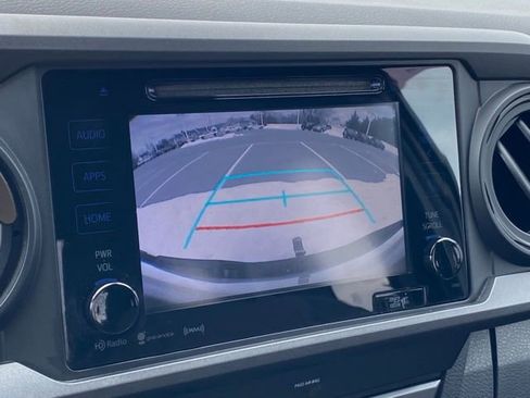 Used 2019 Toyota Tacoma TRD Off-Road image 17