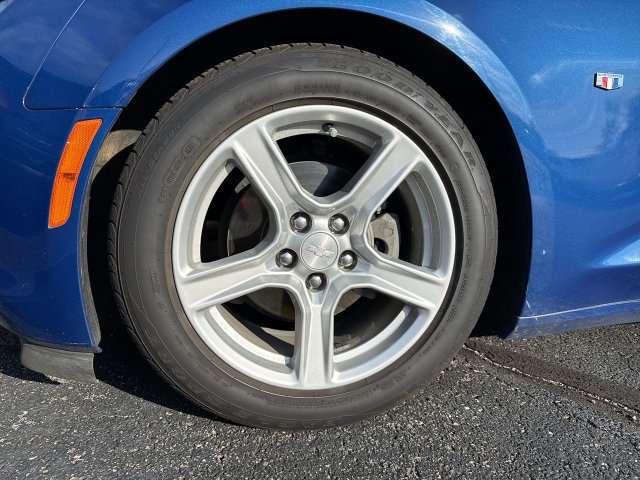 Used 2022 Chevrolet Camaro LT RWD image 6