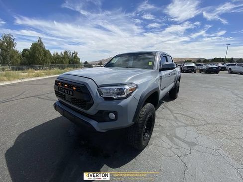 Used 2020 Toyota Tacoma TRD Off-Road w/ Blackout Package AWD/4WD image 1