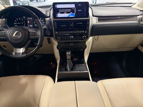 Used 2023 Lexus GX 460 Luxury w/ Sport Design Package AWD/4WD image 19