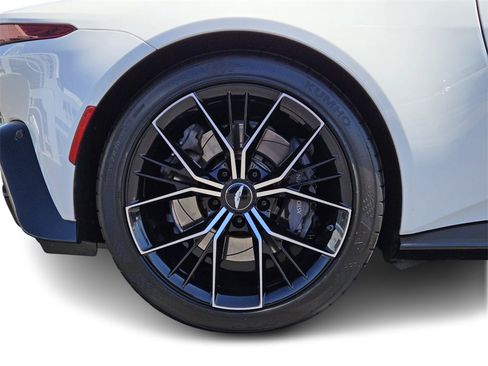 Used 2022 Aston Martin V8 Vantage Coupe image 7