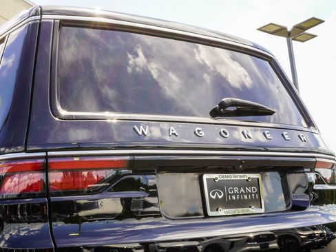 Used 2022 Jeep Wagoneer Series III w/ Premium Group I AWD/4WD image 13