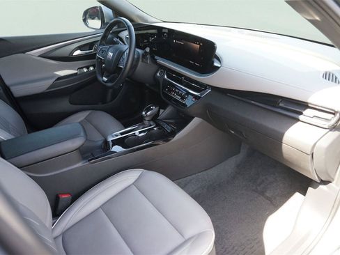 Used 2025 Buick Envista Avenir FWD image 17