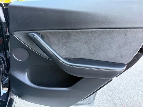 Used 2022 Tesla Model Y Long Range image 28