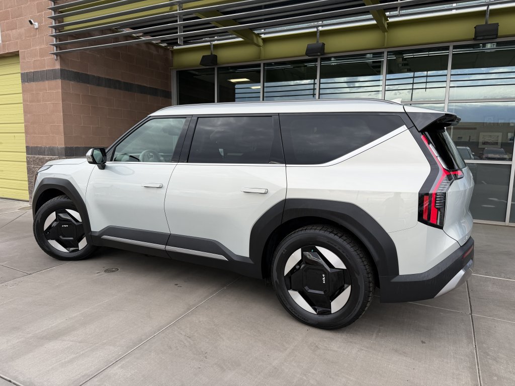 Used 2024 Kia EV9 Wind AWD/4WD image 5