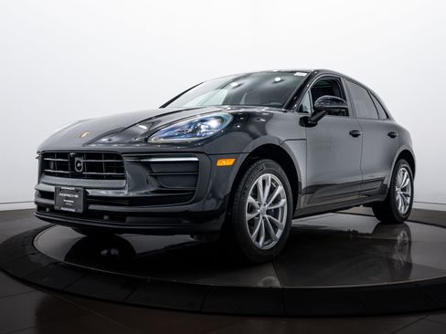 Certified 2025 Porsche Macan image 1