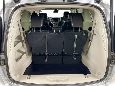 Used 2024 Chrysler Pacifica Touring-L image 26