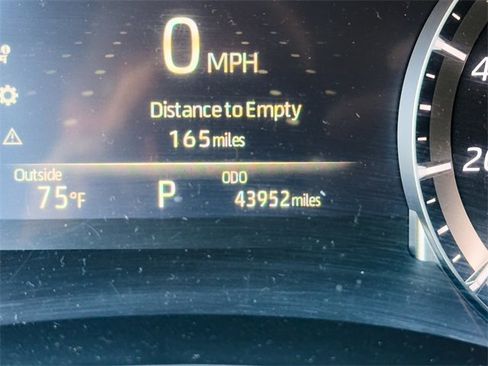 Used 2024 Toyota Highlander LE image 19