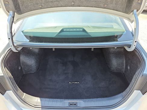 Used 2025 Nissan Altima 2.5 SV FWD image 30