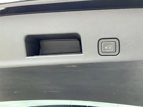 Used 2025 GMC Acadia Elevation image 22