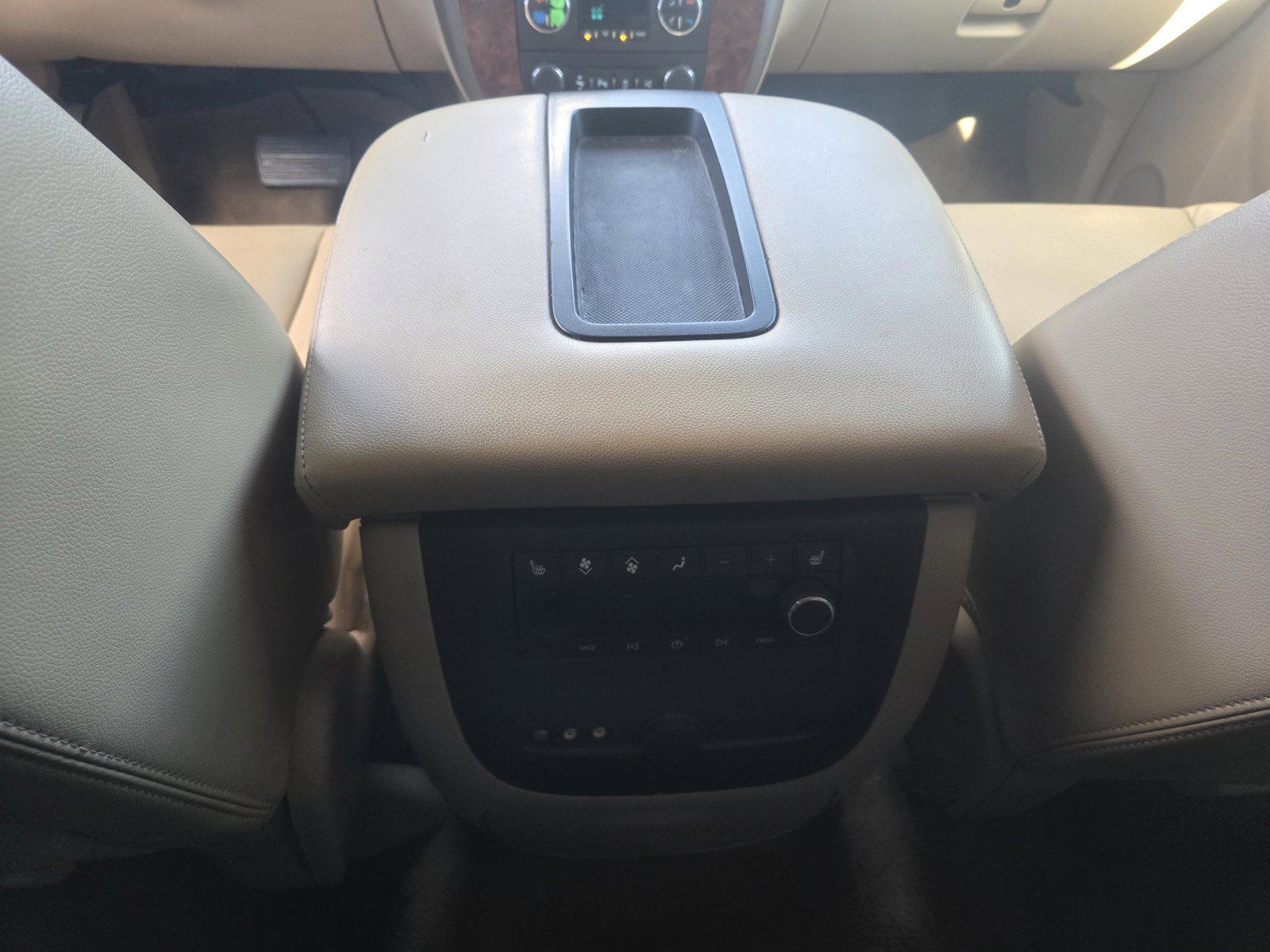 Used 2013 Chevrolet Suburban LTZ RWD image 7