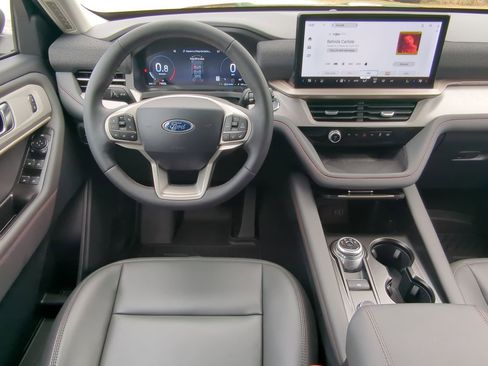 Used 2025 Ford Explorer Active w/ Active Comfort Package image 14