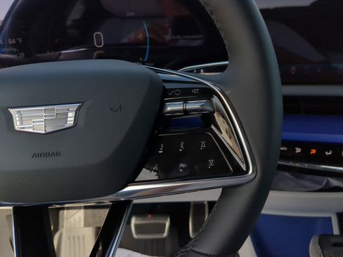 New 2026 Cadillac Optiq Luxury 1 image 29