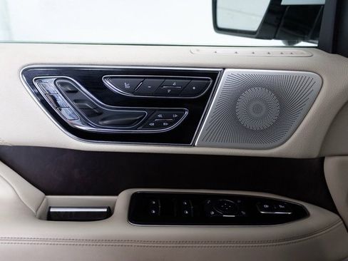 Used 2021 Lincoln Navigator L Reserve image 12