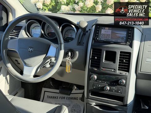 Used 2008 Dodge Grand Caravan SXT FWD image 32